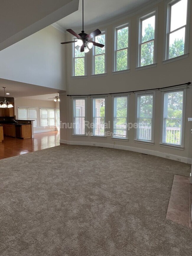 Building Photo - 5520 Viewpoint Ct