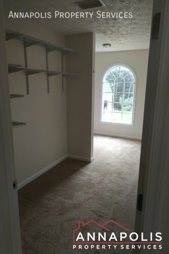 Building Photo - 709 Rock Elm Ct