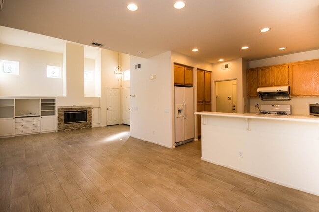 Building Photo - Beautiful 3 Bedroom Home in Rancho Carrillo!