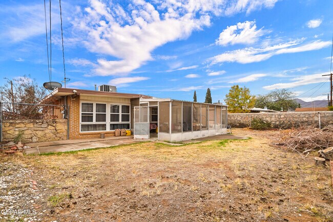 Building Photo - 5113 Jerry Dr