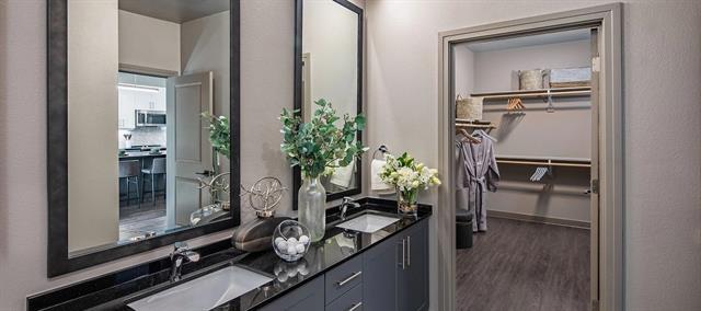 Building Photo - 880 Lake Carolyn Pkwy