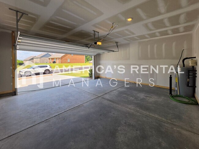 Building Photo - Spacious Home for Rent in Calera, AL!