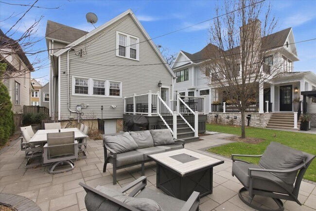 Building Photo - 1828 W Berenice Ave