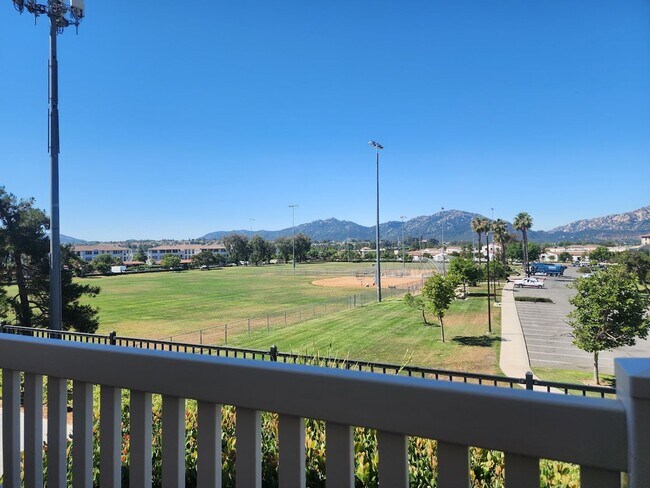 Building Photo - Gorgeous 3 Bedroom in South Temecula!