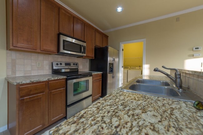Building Photo - Town Centre Condo close to Dell and Shoppi...