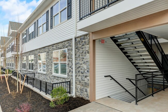 Building Photo - Alcove at Forest Lane