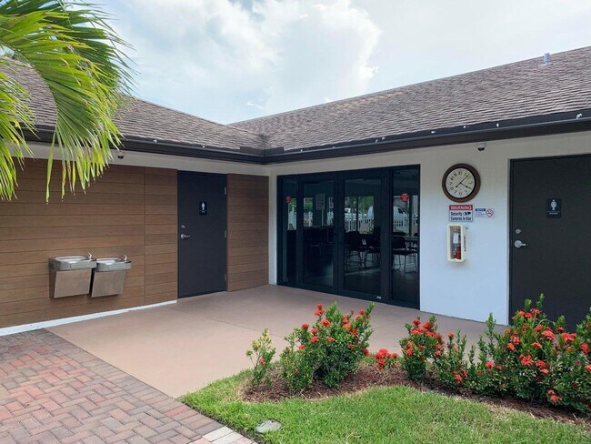 Building Photo - 2651 S Course Dr