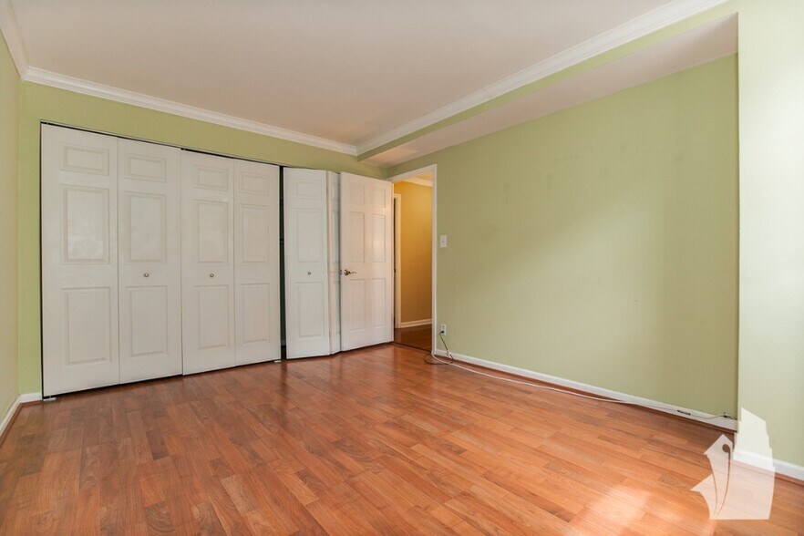 Building Photo - 3950 N Lake Shore Dr