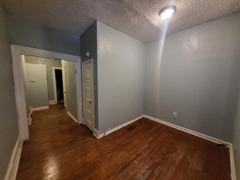 Building Photo - 437 W Bringhurst St