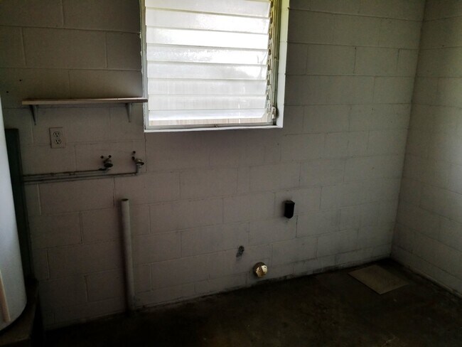 Building Photo - ~3/1~Sherman Ave~Cute home with fenced bac...