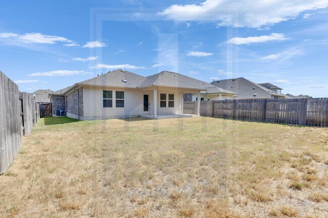Building Photo - 135 Hackberry Ln