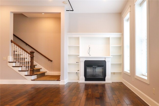 Building Photo - 64 E Market St