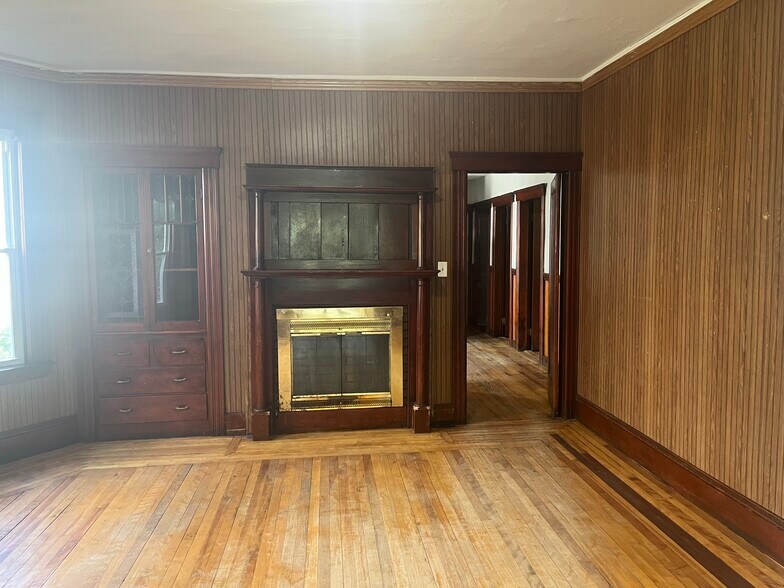 Building Photo - 37 Columbia St