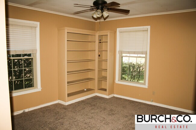 Building Photo - 1515 Kitchen St