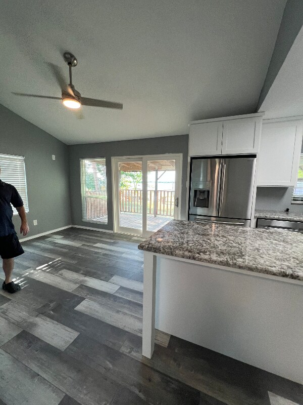 Building Photo - 900 Crazy Horse