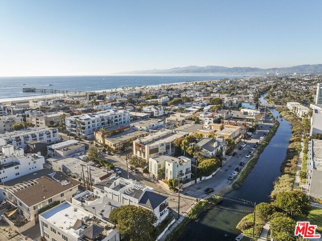 Building Photo - 120 Driftwood St