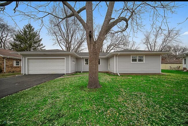 Building Photo - 3336 N Manor Dr