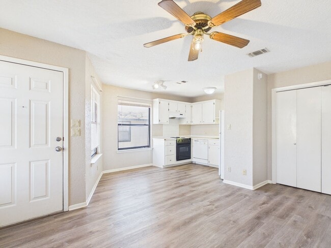 Building Photo - 293 Billie Dr