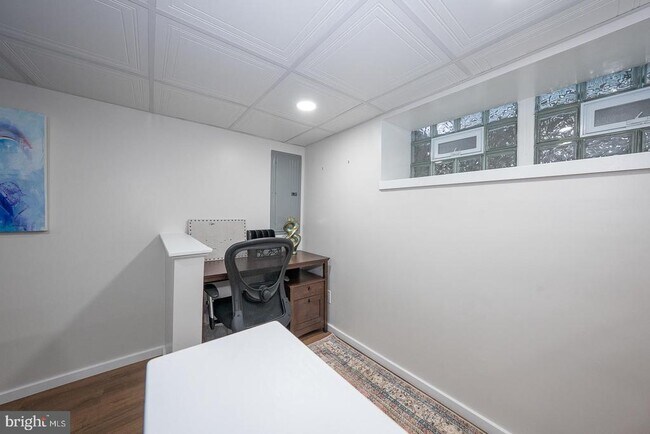 Building Photo - 227 E Hathaway Ln