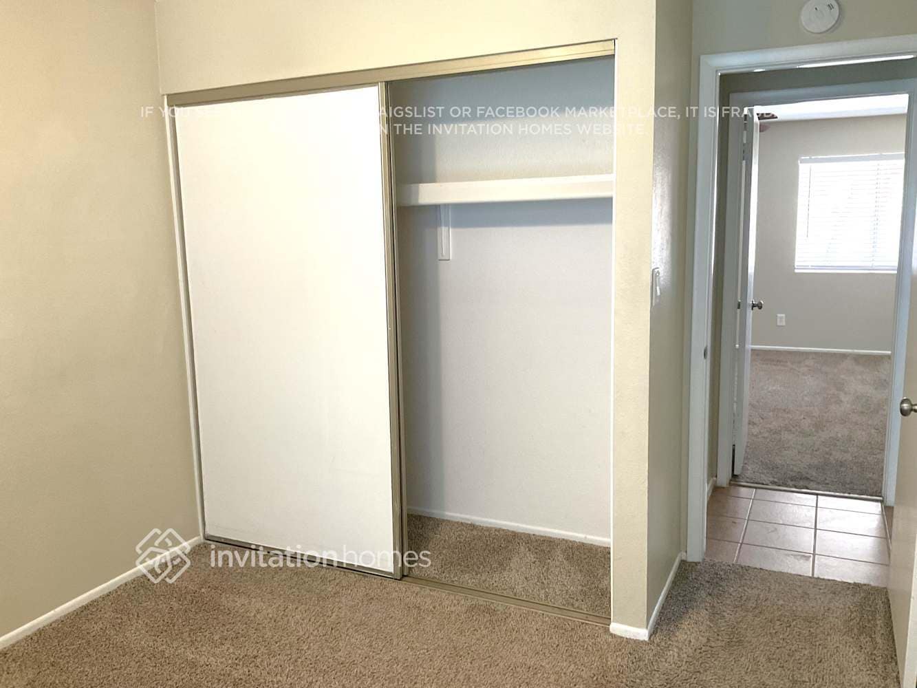 Building Photo - 811 E Hillview Cir