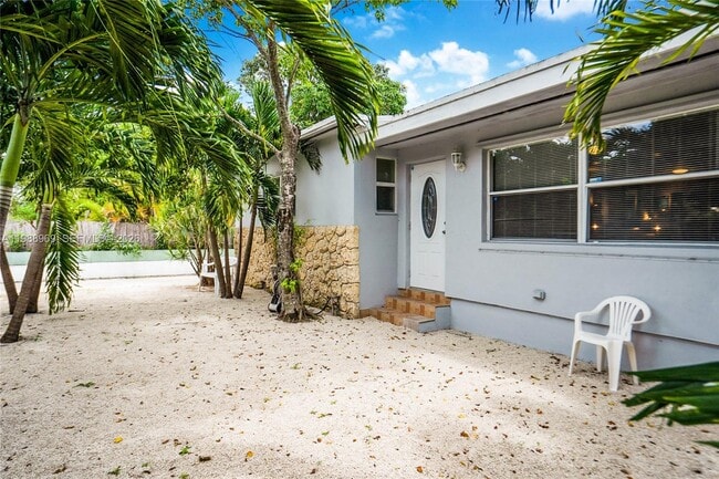 Building Photo - 113 SW 2nd St