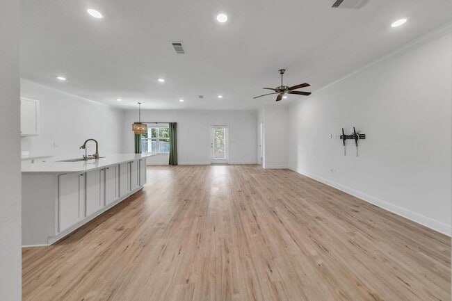 Building Photo - 247 JRS Wy