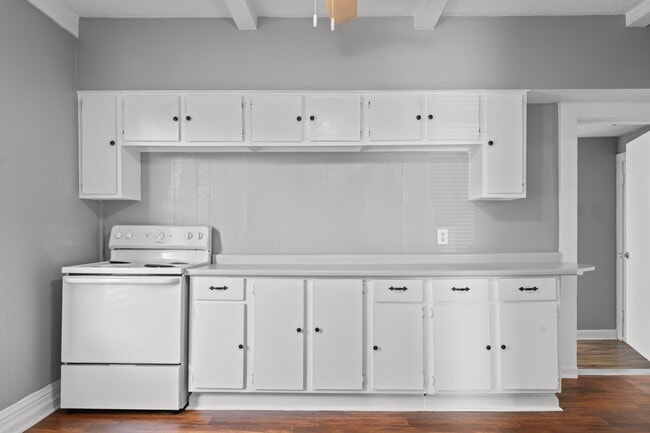 Building Photo - 1319 Maple St