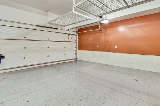 Building Photo - Luxury END-UNIT garage townhouse - 4BD/4.5BA!