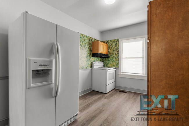 Building Photo - Freshly Renovated 2 Bedroom Rental in Warren County