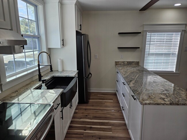 Building Photo - 5950 Blountstown Hwy