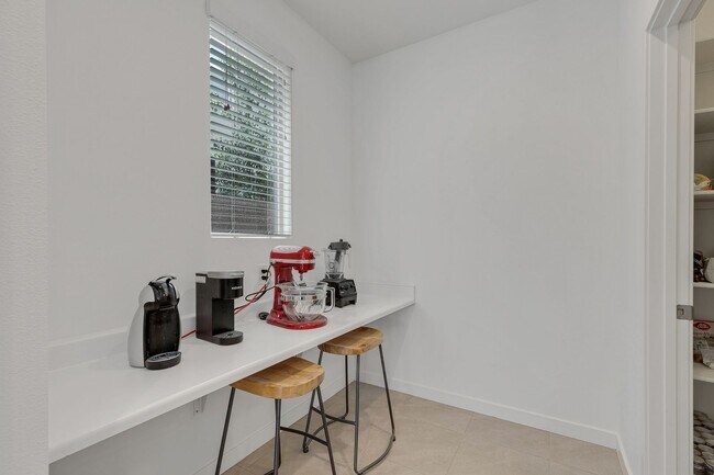 Building Photo - Luxurious Home in Henderson’s Desirable 89052 Community!