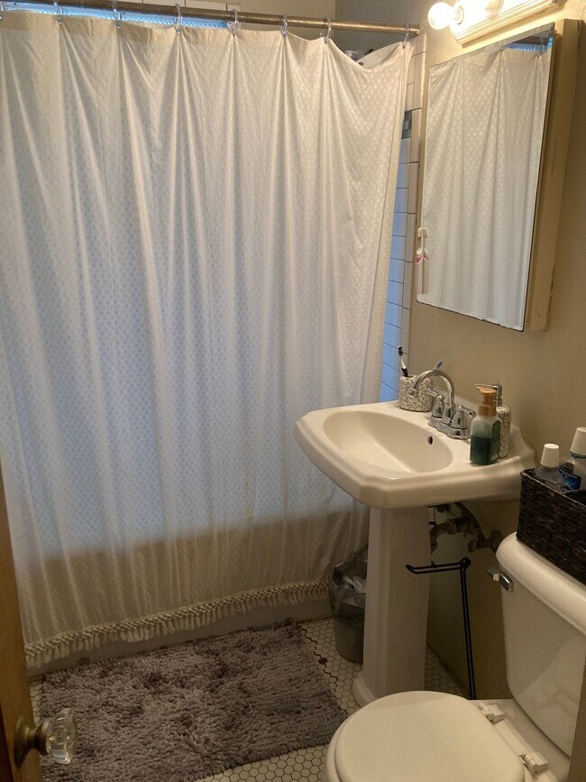 Building Photo - 2937 N Frederick Ave