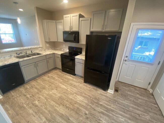 Building Photo - Spacious Englewood Home