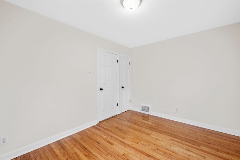Building Photo - 1256 Grant Dr