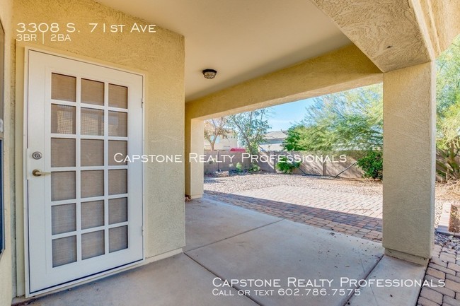 Building Photo - Gorgeous 3 Bedroom 2 Bath Home In Phoenix!