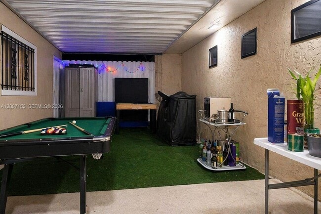 Building Photo - 881 W 37th St