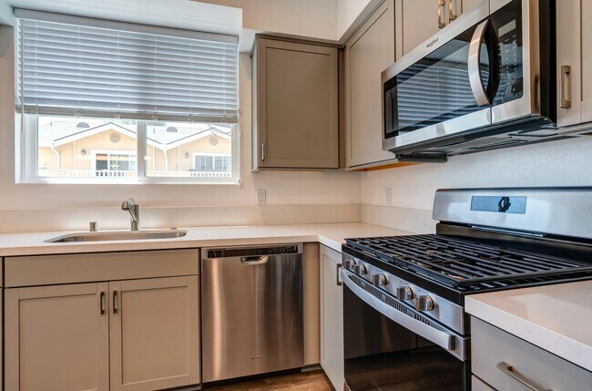 Building Photo - Luxury Penthouse Condo With Ocean Views in Ventura!
