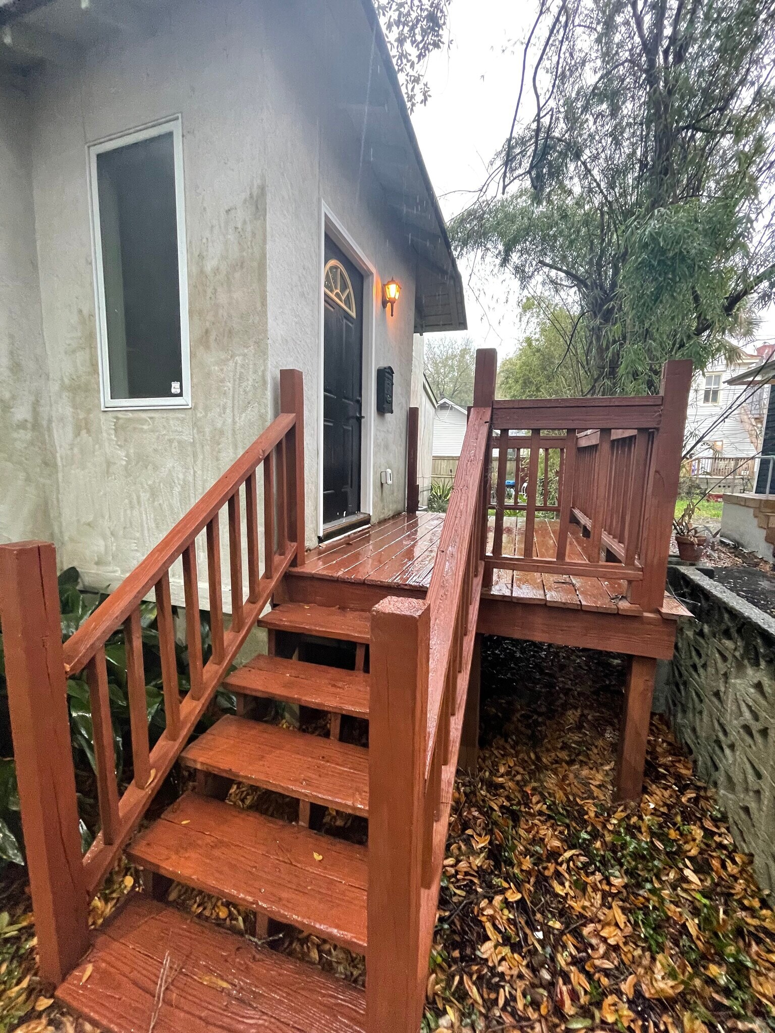 Entry - 413 E 38th St