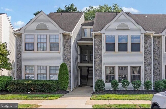 Building Photo - 10 Summit Ct