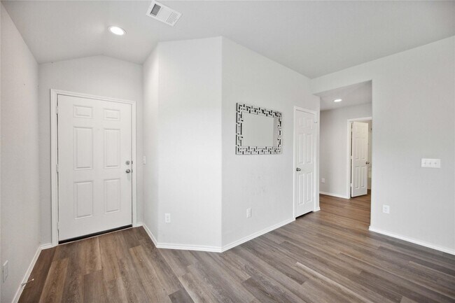 Building Photo - 7907 Hollow Root Ln