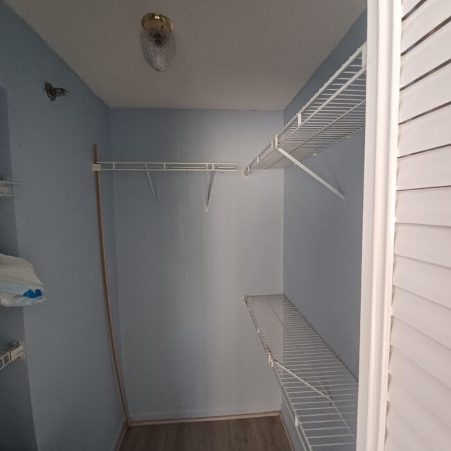 Building Photo - 4820 Lucerne Lakes Blvd W