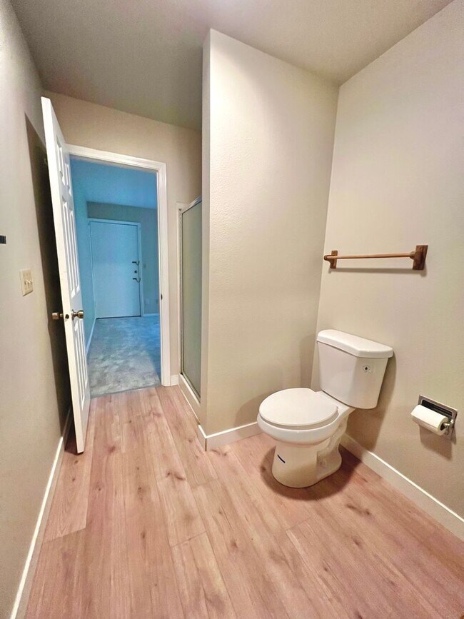 Building Photo - Remodeled 3BR in Mountain Park | Primary Suite + Deck | Lake Oswego