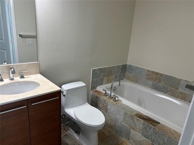 Building Photo - 2681 N Flamingo Rd