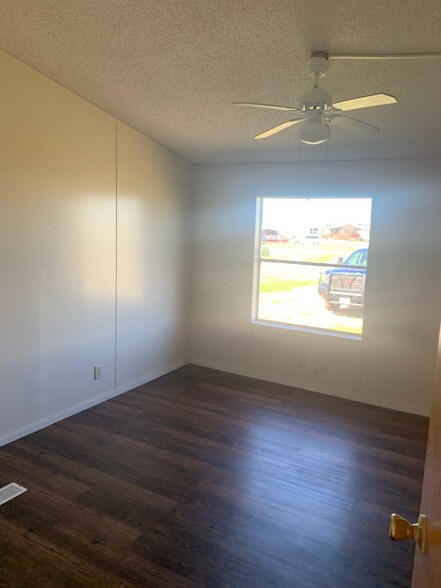Building Photo - 107 Valley View Ct