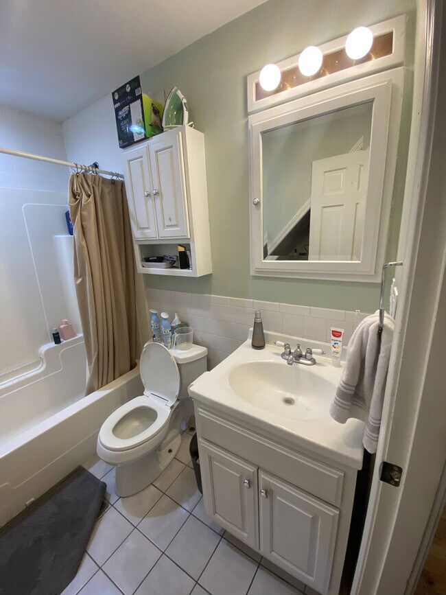 Building Photo - 120 Windsor Rd