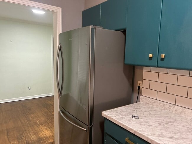Building Photo - Welcome to this charming 3 bedroom, 1.5 bathroom home in Colonial Acres.
