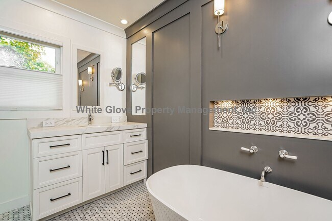 Building Photo - The Stute House - Charming 1940s Historic Home on Quiet Cul-de-Sac with Spa and Tiny House