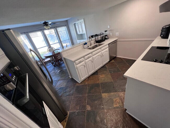 Building Photo - 2729 Lawndale Dr