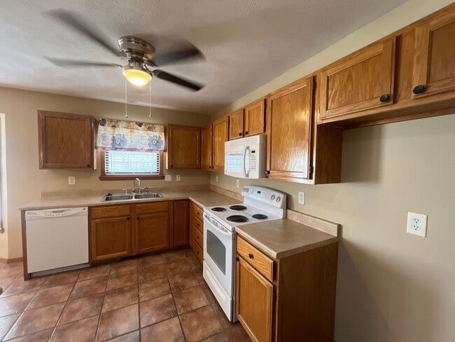 Building Photo - Sit Back, Relax. Your New home Awaits.