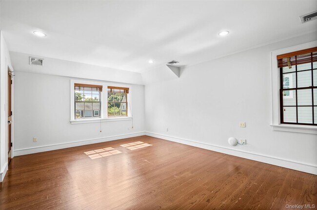 Building Photo - 6 Summit Ave